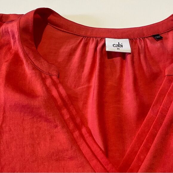 Cabi Hibiscus Rose Red Split V- Neck Flowy Silky Tank Blouse Women's Size Medium - Picture 8 of 13